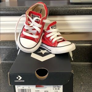 Red toddler all star ⭐️ converse size 6
